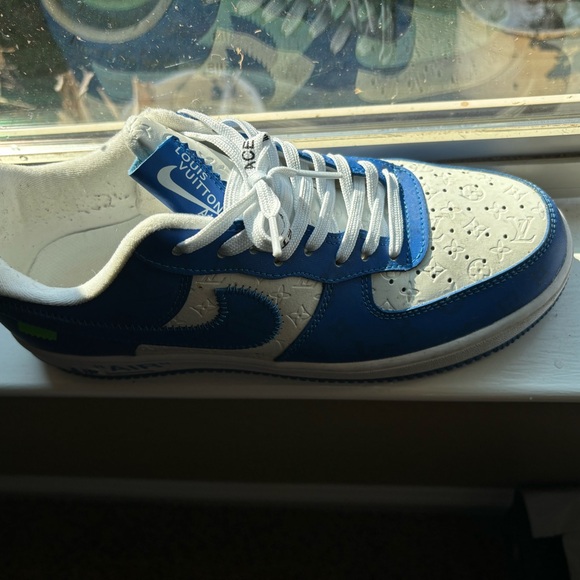 Louis Vuitton Nike Air Force One. Great condition. Limited edition collectors - Picture 3 of 5
